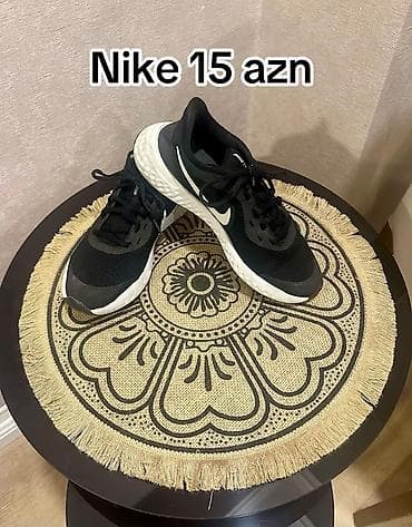 кроссовки nike: Nike idman ayaqqabısı – 15 AZN - Rəng: qara, ağ detallarla - Üst — 1