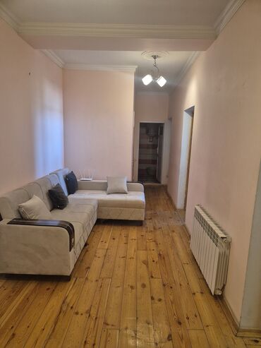 азербайджан недвижимость продажа: Kirayə ev verilir komunalni içində olmaq şərtiylə 200.man.tek — 1