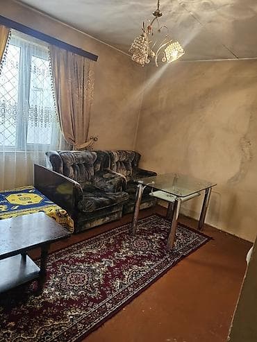 kantiner evlər: Bayilda daş bazariyla uzbeuz. Yola yaxin yerde 2 otaqli ev icareye — 4