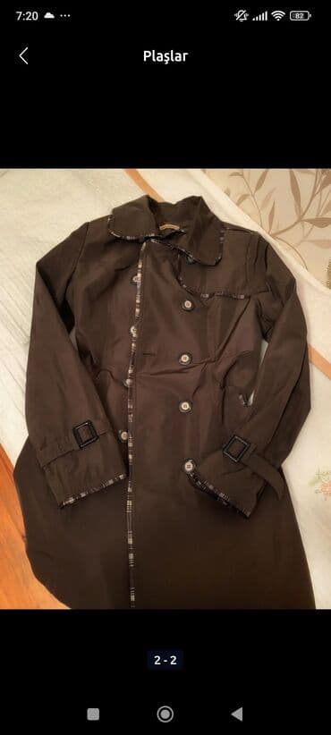 trenc: Qadın plaşı – qəhvəyi rəngdə, klassik trenç üslubunda. - İkiqat — 1