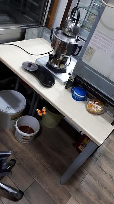 İş masası 199m ayaqlari demir ustu ela materialdan su kecirtmeyen at lalafo.az İş masası 199m ayaqlari demir ustu ela materialdan su kecirtmeyen