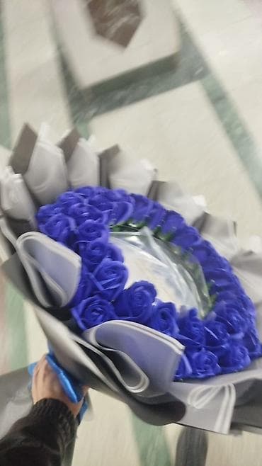 Məhsul: Güzgülü gül kompozisiyası və yumşaq oyuncaqlı dəst -