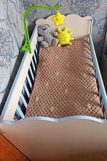 Oğlan və qız üçün, Dördbucaq, Beşik, Matras ilə, Yellənmə mexanizm ilə — 1