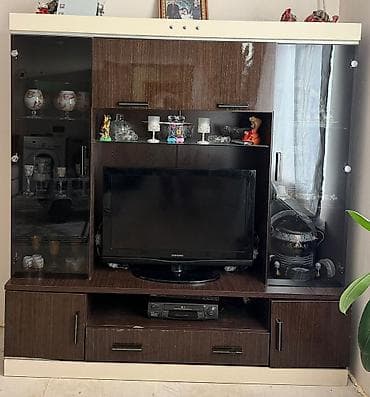 Tv stend + qorka Heç bir problemi yoxdur yeni kimidir köçlə bağlı — 1