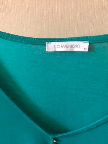 Turkiyeden alinib, hec geyinilmeyib tezedir, rengi yasil, qiymetinen