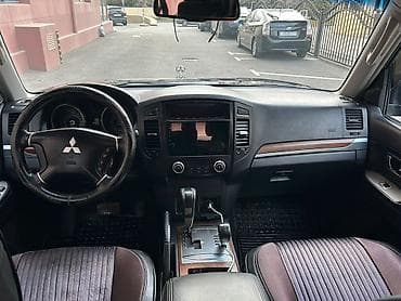 x5 bmw 2000: Mitsubishi Pajero (qara rəng, 5 qapı, iri SUV) Xüsusiyyətlər: - Tam — 4