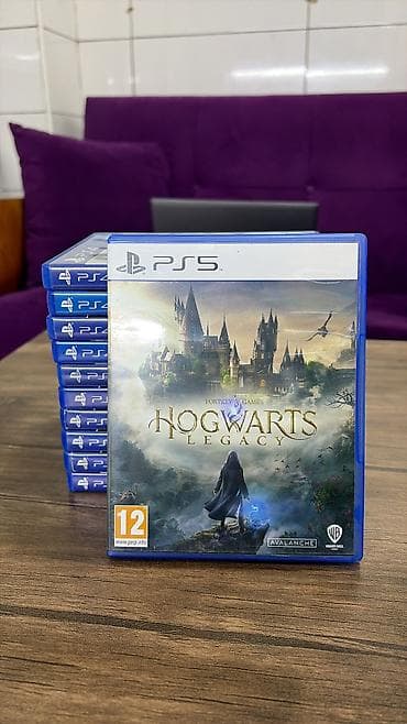 kondisoner islenmis: Playstation 4-5 diskləri satılır. Hər birini öz qiyməti var — 6