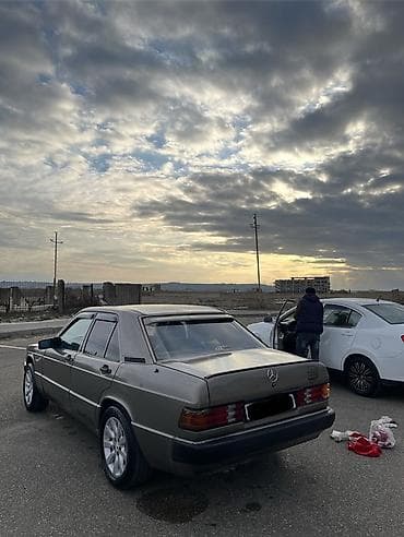 Avtomobil alışı: Mercedes-Benz 190 (W201): 2 l | 1991 il Sedan — 5
