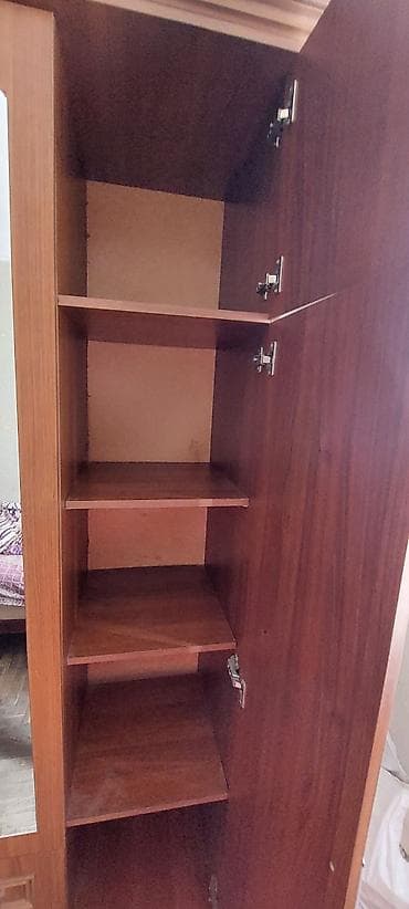 işlenmiş qapilar: İşlənmiş şkaf satılır. Hər bir hissəsi istifadəyə yararlıdır — 2