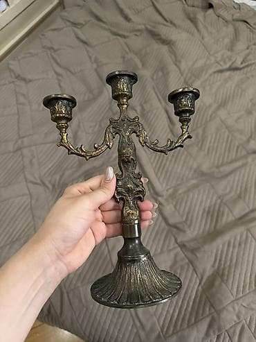 Klassik üslubda üç şam üçün bürünc kandelabr - Material: bürünc