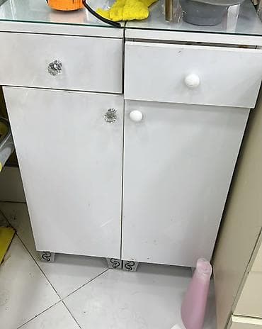 Salon üçün dolab hündürlük 80 dərinlik 30 en 30 sm. 2 ədəddir biri 20