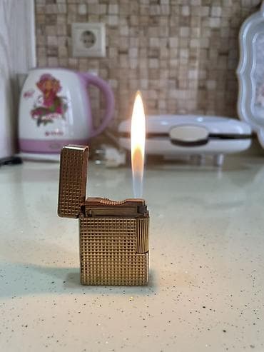 qizil alan: Dupont 1960-1970 ci illərdə istehsal olunan Dupont Fransa alışqan.20 — 1