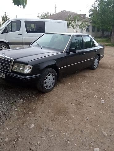maşınlar satisi: Mercedes-Benz sedan – W124 seriyası - Kuzov: 4 qapılı sedan, qara — 5