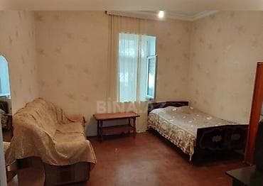 Kirayə üçün 1 otaqlı mənzil - 2 nəfərlik çarpayı, trümo, kiçik masa — 1