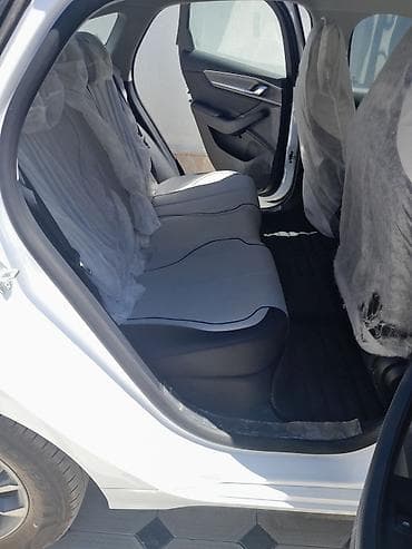 ups satisi: BYD sedan – ağ rəng, müasir dizaynlı ön barmaqlıq və tam LED işıqlar — 4