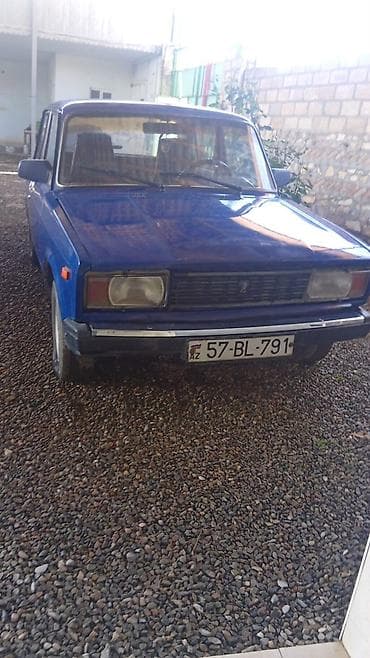 ilkin ödənişsiz yeni avtomobil: Model: Lada (VAZ) klassik sedan Kuzov: 4 qapılı, mavi rəng Sükan — 1