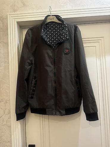 qara jaket: Qadın və kişi geyimləri dəsti ;Her biri 18 manatdır 1) Boz rəngli — 5