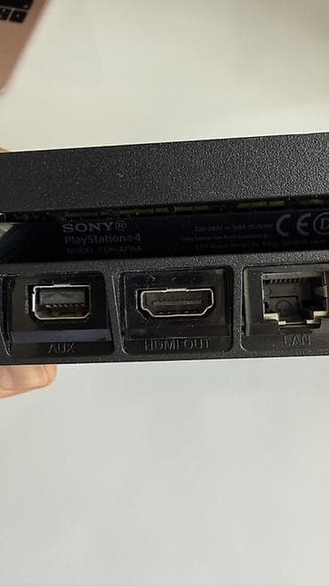 игровая консоль: Продаётся отличный комплект Sony PlayStation 4 Slim с объёмом памяти — 3