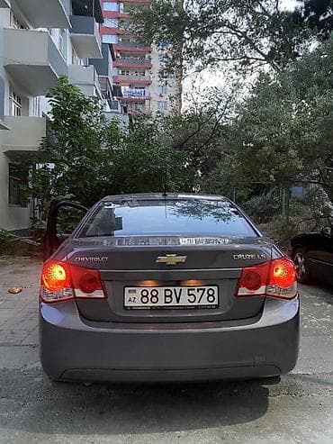 cruze 2012: Chevrolet Cruze: 1.8 l | 2010 il 280000 km Sedan — 2