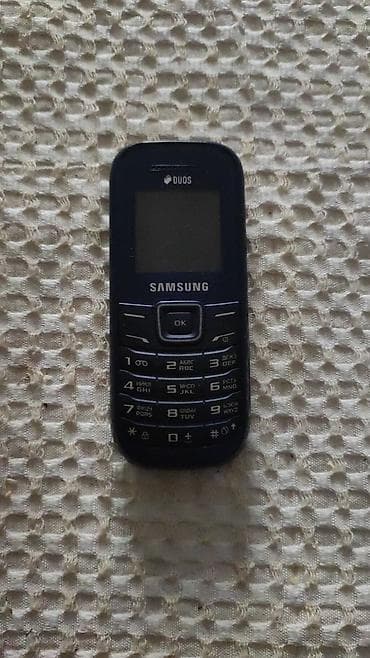 nokia e90 communicator: Samsung DUOS düyməli mobil telefon Xüsusiyyətlər: - İki SIM kart — 2
