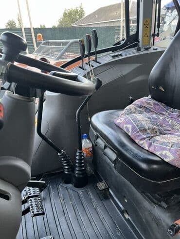 traktor isi elanlari: LOVOL markalı mavi rəngli traktor. Traktor rahat sürücü kabinəsi və — 3