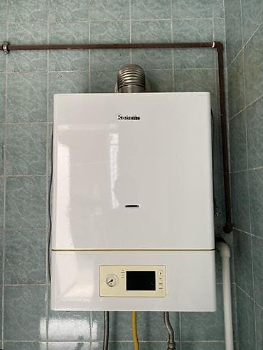 Divara quraşdırılan qaz qazanı (wall‑mounted gas boiler)
