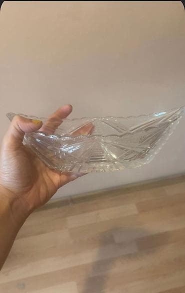Şüşə meyvə/qənd qabı. 2 ədədi 10 azn satılır. Əlaqə: 0519157994 Qeyd