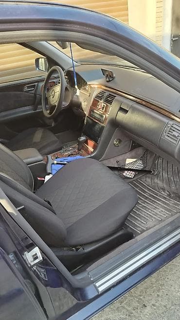 disk kalpaklar: Mercedes‑Benz E‑Class (W210), sedan, tünd göy rəng. Xüsusiyyətlər: - — 6
