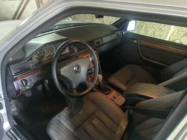 yaris masini: Mercedes-Benz E 230: 2.3 l | 1992 il Sedan — 10