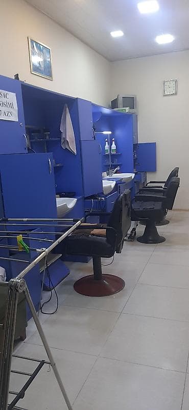 salon dest mebel: - 3 iş yeri üçün mavi salon stendləri: böyük güzgü, üst şkaflar — 4