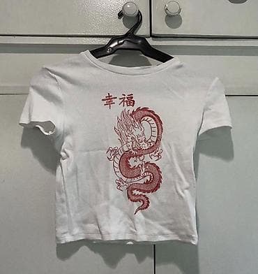 Bershka s/xs Ağ rəngli qadın T‑şortu - Üzərində qırmızı rəngdə şərq