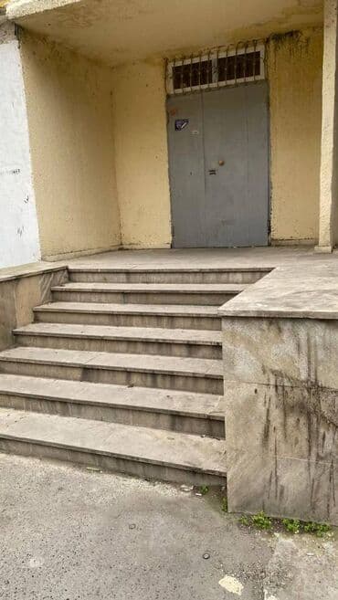 ist petrol tbilisi prospekti: Bakı, 3 otaqlı, Köhnə tikili, m. Neftçilər, 80 kv. m — 23