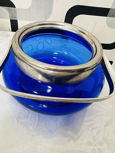 konfet qabi: Mavi şüşədən hazırlanmış dekorativ qab – metal qapaq və çərçivə ilə — 3