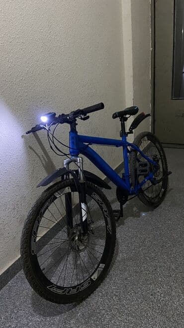 26 liq velosiped: Dağ velosipedi – mavi rəng, 26 Saft Xüsusiyyətlər: Hec bir problemi — 3