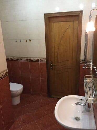 kirayə ev ayliq: Nizami metrosunun yaxınlığında 16 mertebeli binanın 3-cü mərtəbəsində — 14