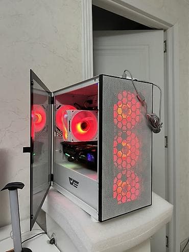 monitor satilir: Gaming masaüstü kompüter Başqa pc yığdığım üçün satılır. Qiymətə — 3