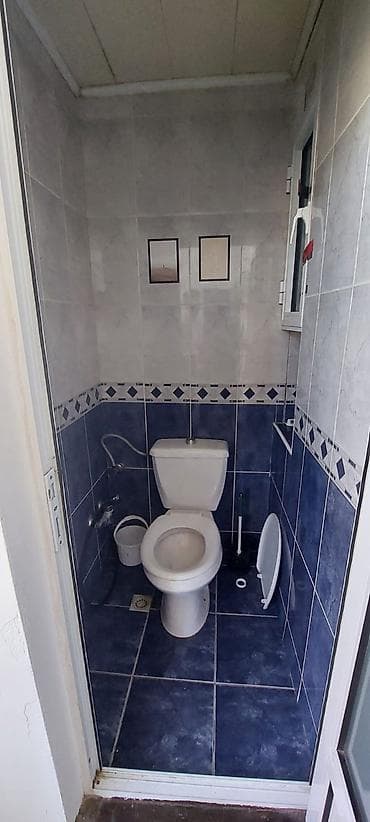 Аренда комнат: 28 may metrosuna 12-13 dq məsafədə yerləşir. 4 otaqlı evdi bir otağı 2 — 3