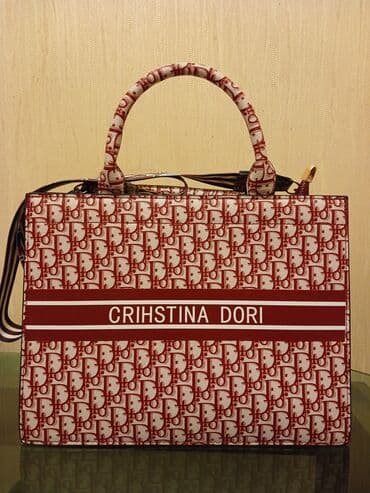 xacmaz qizil instagram: Qırmızı və ağ rəngli, loqo naxışlı, tutacaqlı və çiyindən asmaq üçün — 1