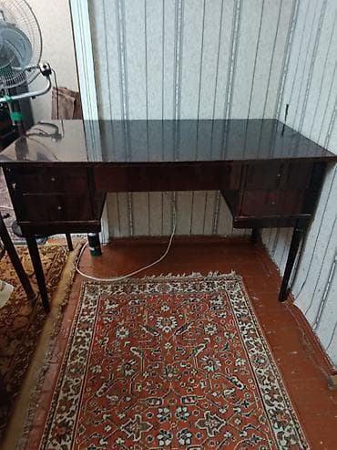 компьютерный и письменный стол: Klassik üslubda taxta masa və yazı stolu dəsti.yaxşi vəziyyətdədir - — 1