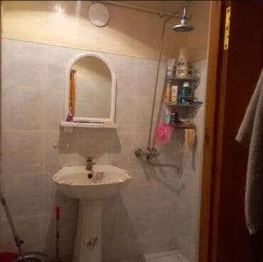 аренда дома на длительный срок: Satılır: həyətli 1 mərtəbəli ev Ünvan və ətraf mühit: - Şəhər — 8