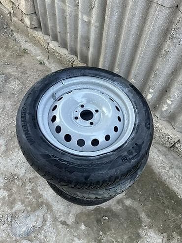 4 ədəd şin və disk komplekti Ölçüsü r15. 4 disk təkər hamsı bir yerdə