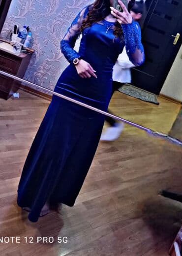 nişan donlari: Tünd göy rəngli, uzun ziyafət/libas. - Bədənə oturan, aşağı hissəsi — 1