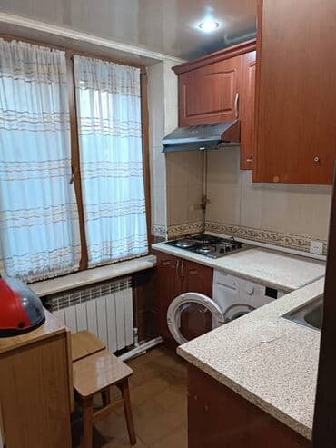 bina az musfiq qesebesi kohne tikili: Yasamal rayonu. Elmlər Akademiyasi metro stansiyası yaxınlığında. 5 — 8