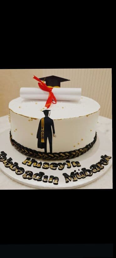 5 yas tortu: Məzuniyyət mövzusunda bəzədilmiş tort - Klassik silindrik forma, ağ — 1