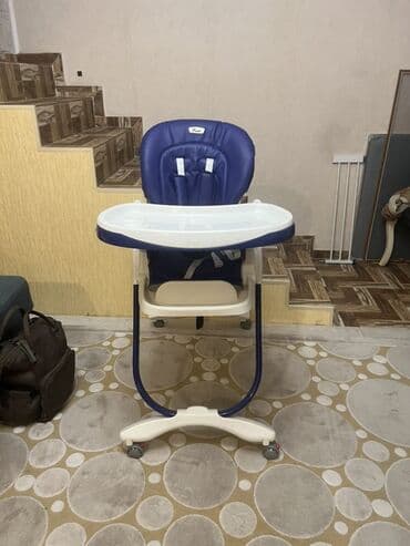 Ferrari: Uşaq yemək stolu və kreslosu Səliqəli işlənib. Yığllıb açılır — 2