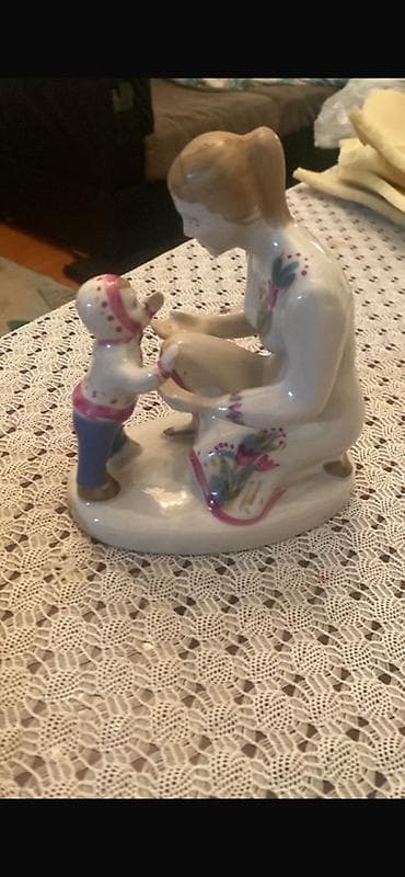 Статуэтки: Porcelain heykəl – “Ana və uşaq” kompozisiyası - Material: parlaq — 2