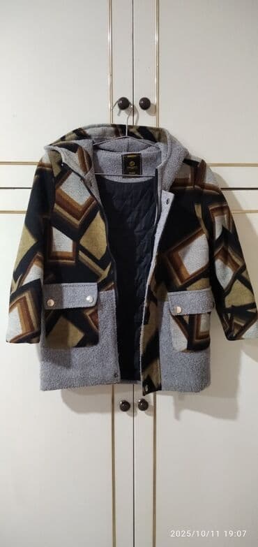 Dəstlər: Uşaq geyimləri dəsti 1) Kapüşonlu qalın jaket - Rəng və naxış: boz — 1