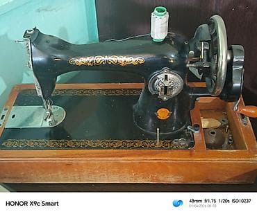 Klassik mexaniki tikiş maşını - Korpus: qara rəngli, dekorativ qızılı