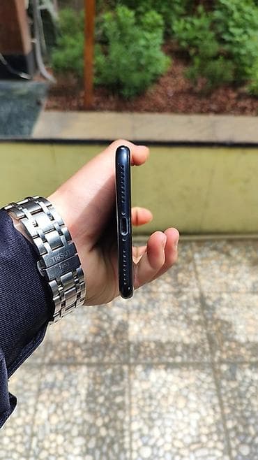 iphone 7 ekran: IPhone 7 Plus, Jet Black, Barmaq izi — 3