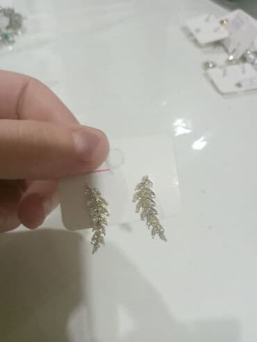 Свадебные платья и аксессуары: Zərgərlik dəsti – qızılı rəng aksesuarlar Tərkib: - Boyunbağı 1: incə — 2